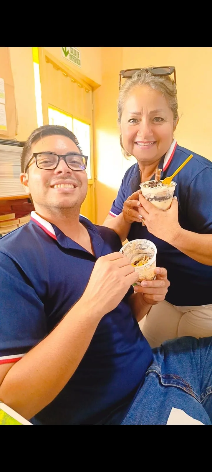 Clientes disfrutando postres Trickcreams